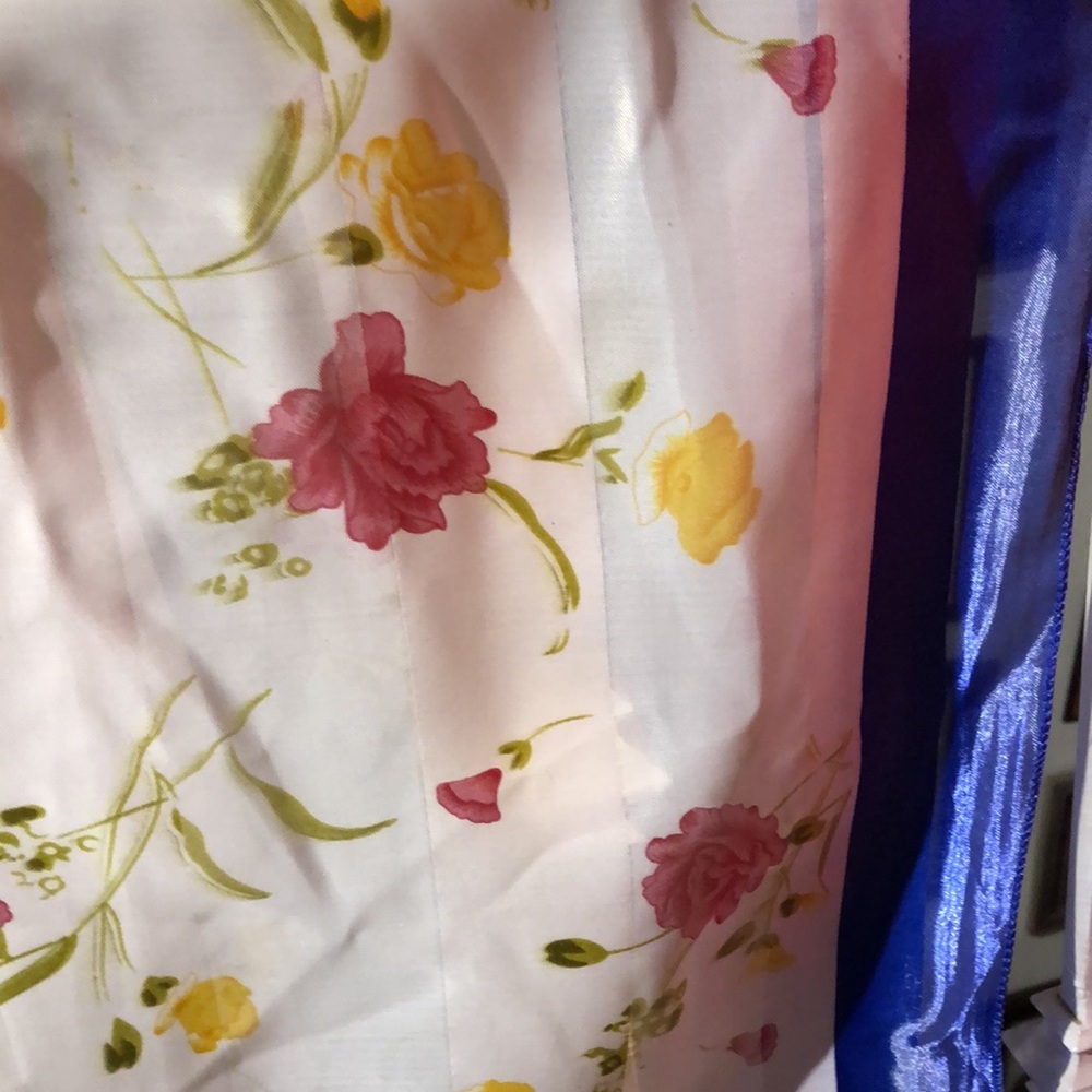 Gorgeous Vintage Floral Print Scarf with Blue Border - Picture 6 of 7